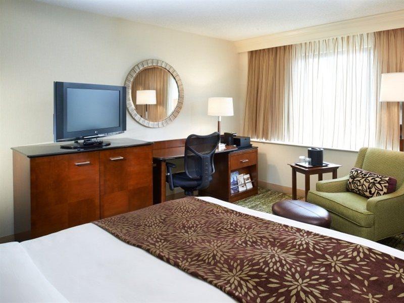 ดีทรอยต์ แมริออท ลิโวเนีย Hotel ภายนอก รูปภาพ