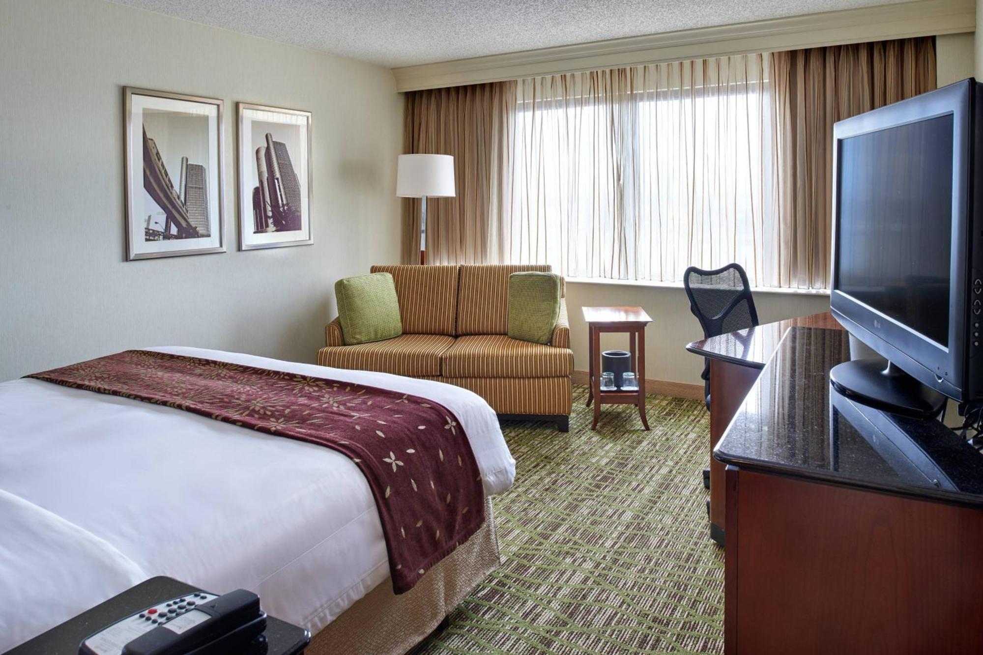 ดีทรอยต์ แมริออท ลิโวเนีย Hotel ภายนอก รูปภาพ